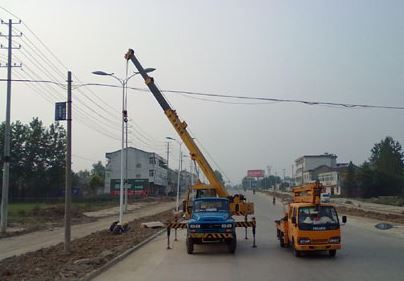 โคมไฟถนนพลังงานแสงอาทิตย์ยังคงในวันที่ฝนตกหรือไม่风向标-四组-夏雨
